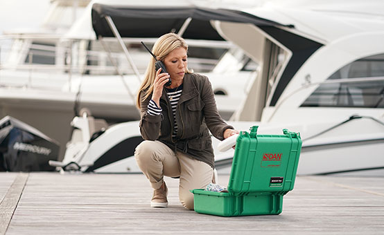 Female boater calls DAN Boater's Medical Information Line with a first aid question