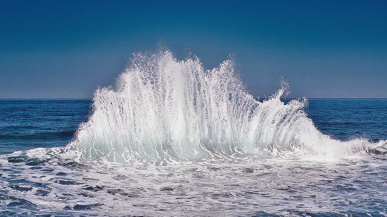large ocean wave breaking